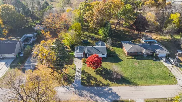 Fenton, MI 48430,15174 Charluene Drive