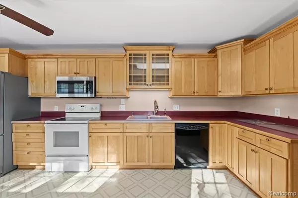 Howell, MI 48855,2795 N Burkhart Road