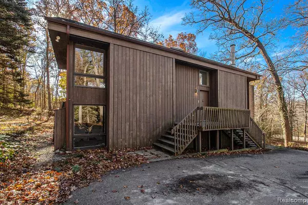 1095 W Snell Road, Rochester, MI 48306