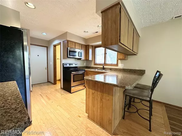 Waterford, MI 48327,470 Woodstone Road