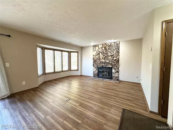 Waterford, MI 48327,470 Woodstone Road