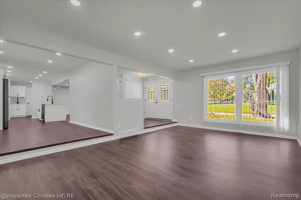 Bloomfield Hills, MI 48302,2875 Rambling Way