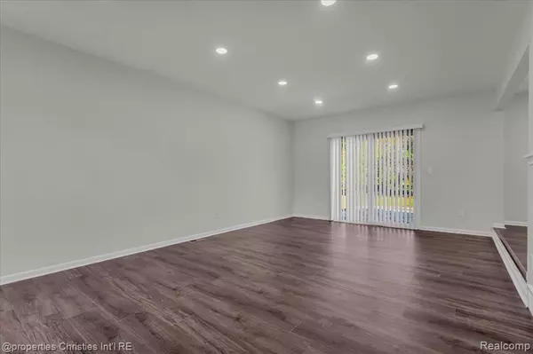 Bloomfield Hills, MI 48302,2875 Rambling Way