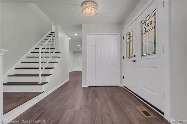 Bloomfield Hills, MI 48302,2875 Rambling Way