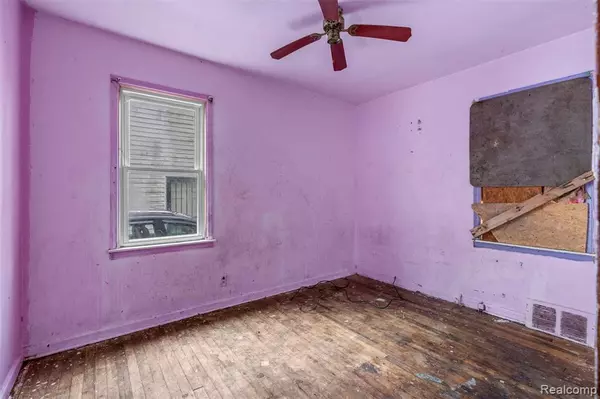 Detroit, MI 48219,18467 Evergreen Road