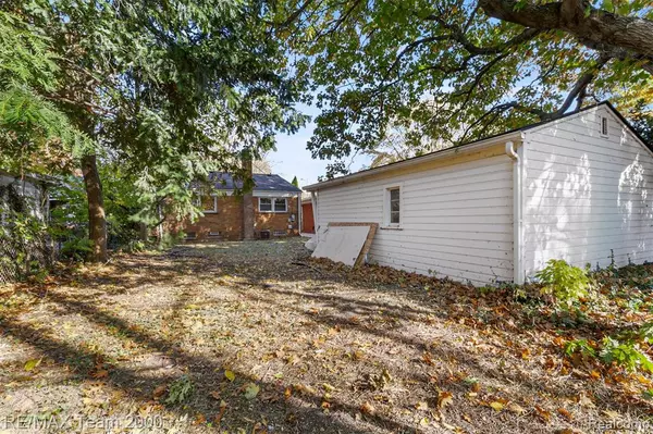 Harper Woods, MI 48225,20602 Kenmore Avenue