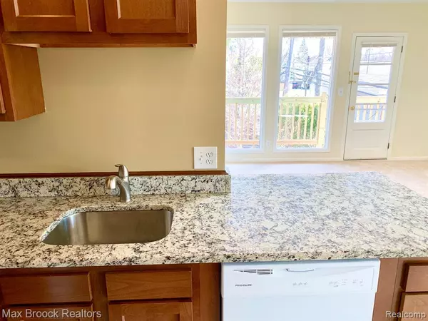 Birmingham, MI 48009,156 N WORTH Street