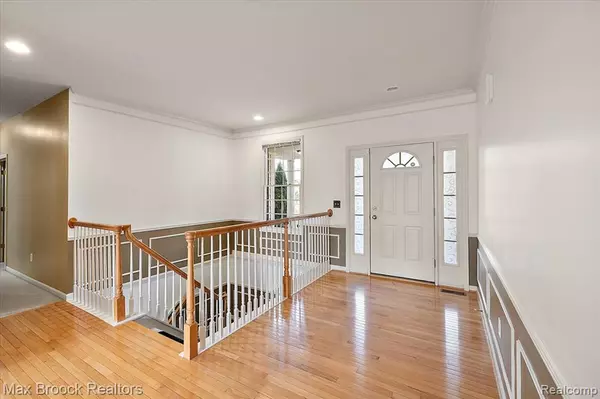 Farmington Hills, MI 48336,23451 Sans Souci Street