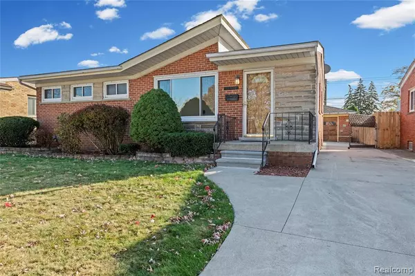 Saint Clair Shores, MI 48082,21430 Lakebreeze Street