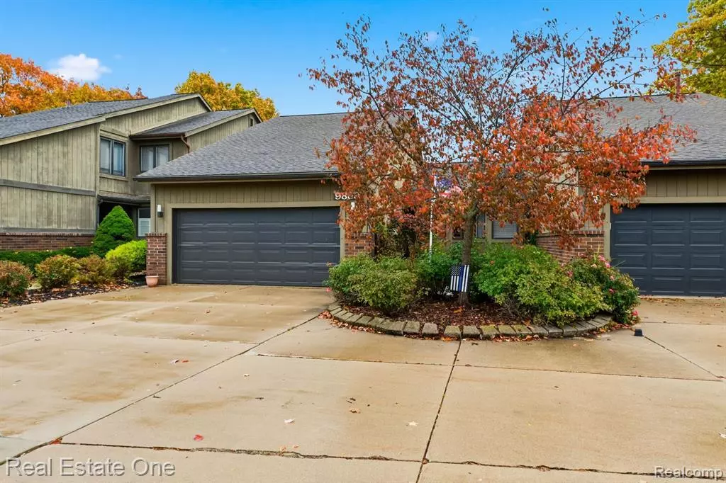 Grosse Ile, MI 48138,9883 Hawthorne Glen Drive