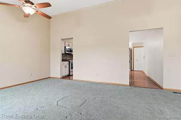 Grosse Ile, MI 48138,9883 Hawthorne Glen Drive