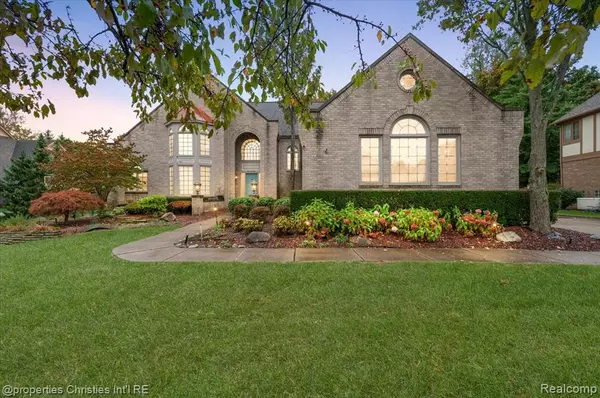 Farmington Hills, MI 48331,37907 Turnberry Court