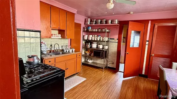 Hamtramck, MI 48212,2417 Casmere Street