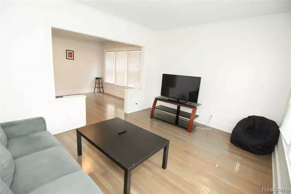 Grosse Pointe, MI 48230,1324-1322 Wayburn Street