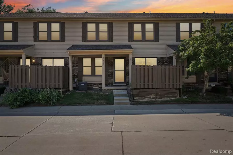 31477 Bear Creek Boulevard, Warren, MI 48093