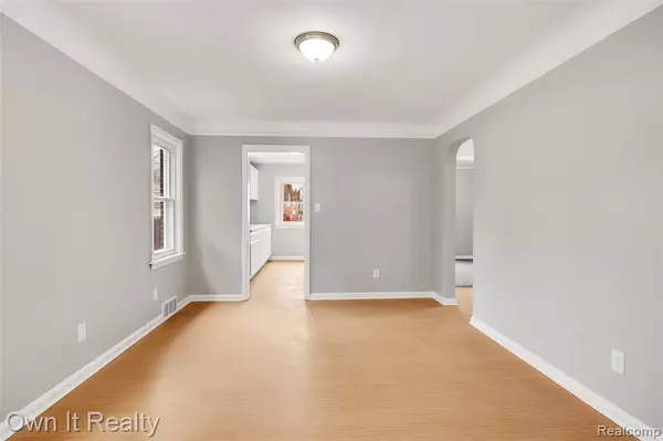 Detroit, MI 48228,8938 Hartwell Street