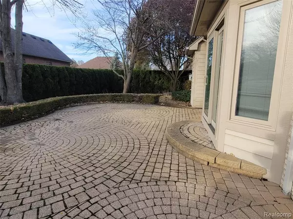 Shelby Twp, MI 48315,48205 Conifer Drive