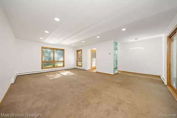 Bloomfield Hills, MI 48301,6041 EASTMOOR Road