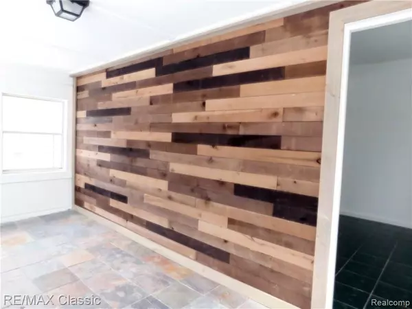 Keego Harbor, MI 48320,2433 KLEIST Court