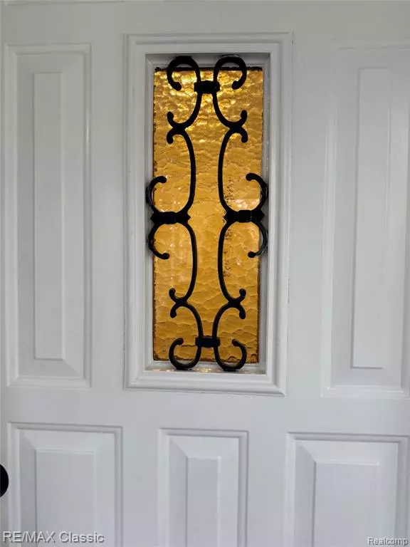 Keego Harbor, MI 48320,2433 KLEIST Court