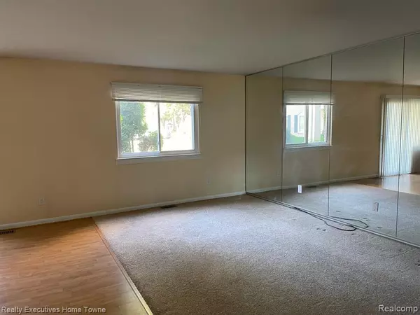 Sterling Heights, MI 48312,13920 CAMELOT Drive