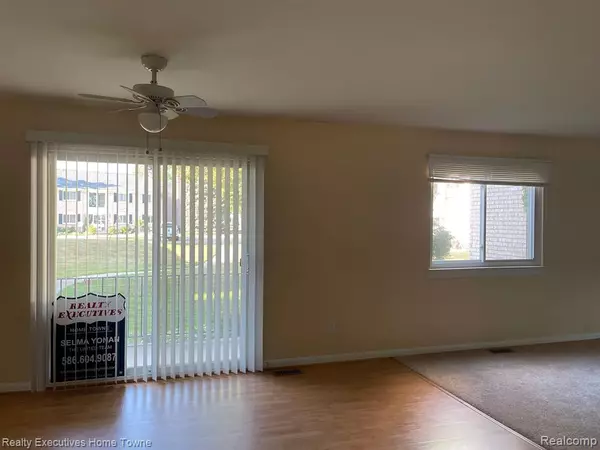 Sterling Heights, MI 48312,13920 CAMELOT Drive