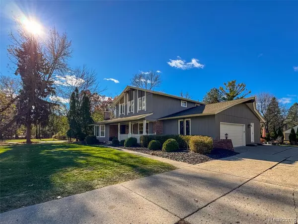 Bloomfield, MI 48301,6940 Wing Lake Road