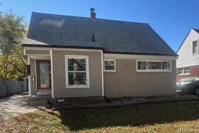 20260 Lancaster Street, Harper Woods, MI 48225