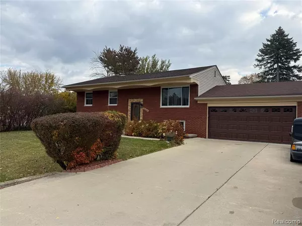 1442 Sunset Drive, Walled Lake, MI 48390