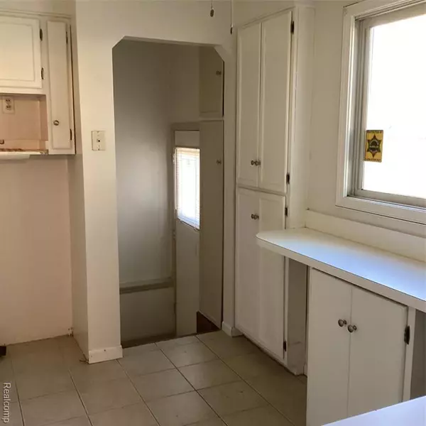 Redford, MI 48240,18311 Norborne