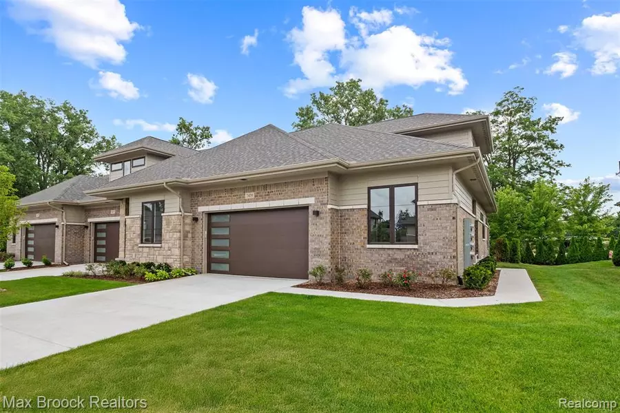 7479 Gramercy Circle, West Bloomfield, MI