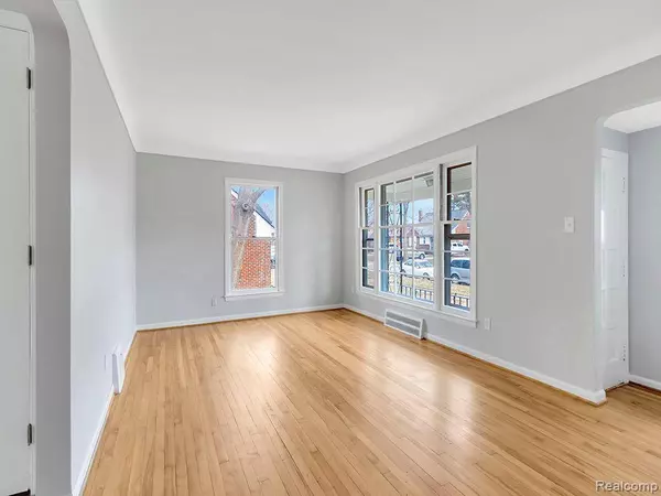 Dearborn Heights, MI 48127,8651 HAZELTON Street