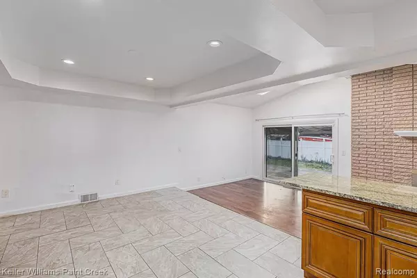 Warren, MI 48092,30459 Warner Avenue