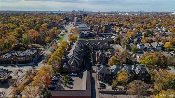 Grosse Pointe Park, MI 48230,74 Pointe Park Place