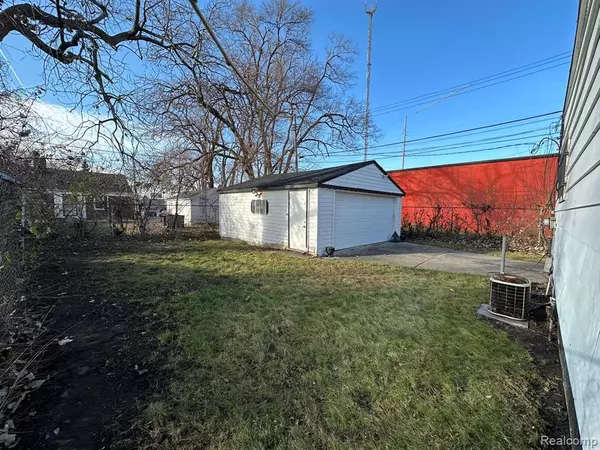 Detroit, MI 48221,20525 Manor Street