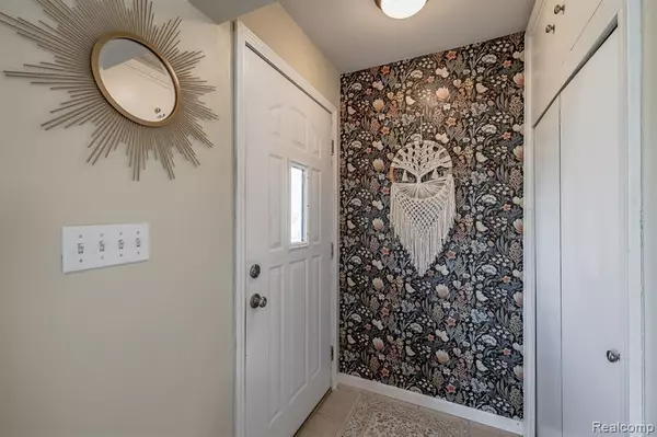 Waterford, MI 48329,4083 Ledgestone Drive