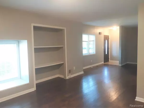 Saint Clair Shores, MI 48080,21610 HARPER LAKE Avenue