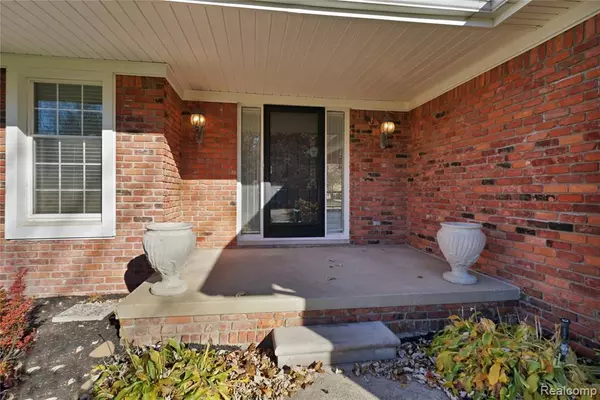 Commerce Twp, MI 48382,2832 Ravinewood Drive