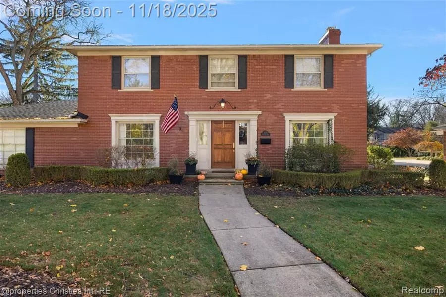 2579 Amberly Road, Bloomfield, MI 48301