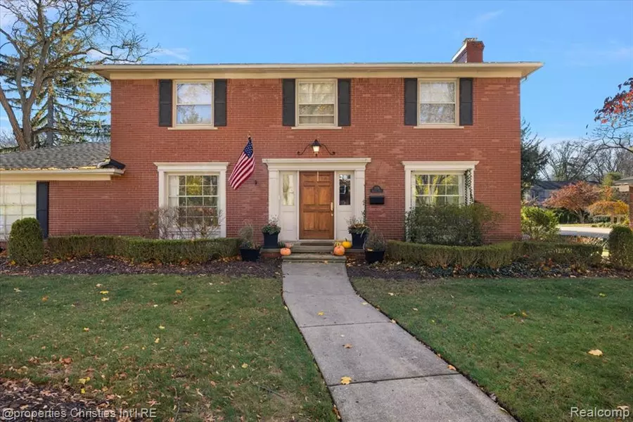 2579 Amberly Road, Bloomfield, MI 48301