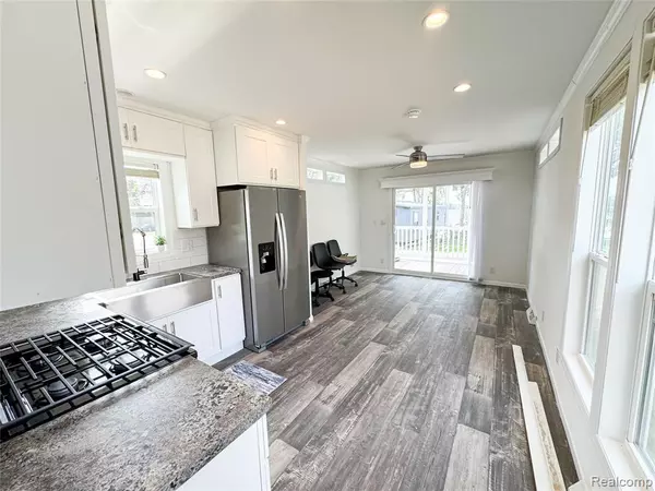 Fenton, MI 48430,24 Sunset Lane