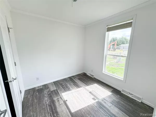 Fenton, MI 48430,24 Sunset Lane