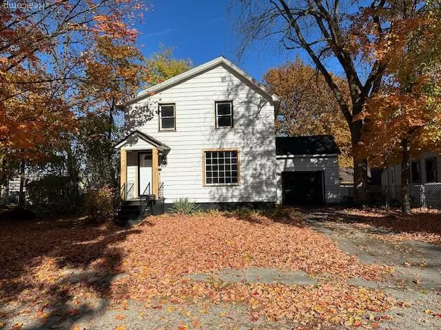 407 E Elizabeth Street, Fenton, MI 48430