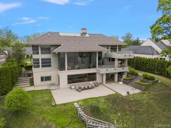 West Bloomfield, MI 48323,3468 PINE ESTATES Drive