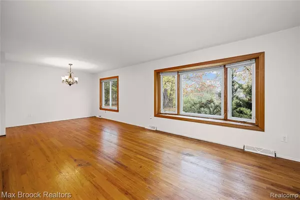 Farmington Hills, MI 48336,23518 Creekdale Court