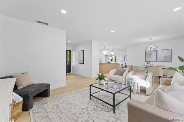 Bloomfield Hills, MI 48304,1048 Satterlee Road