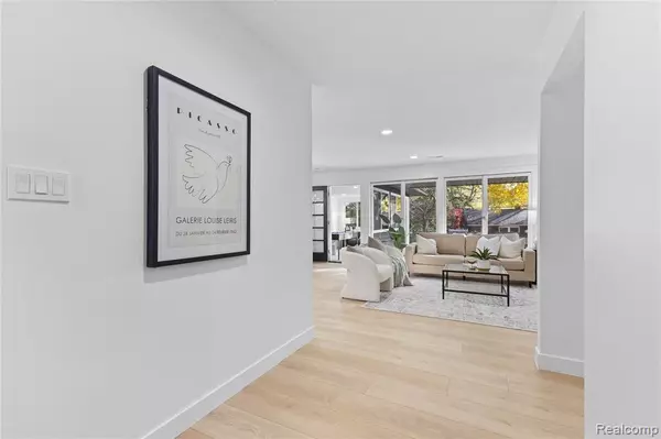 Bloomfield Hills, MI 48304,1048 Satterlee Road