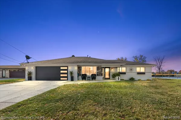 38695 Venetian Drive, Harrison Township, MI