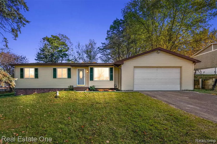 9600 Yale Avenue, Clarkston, MI 48348