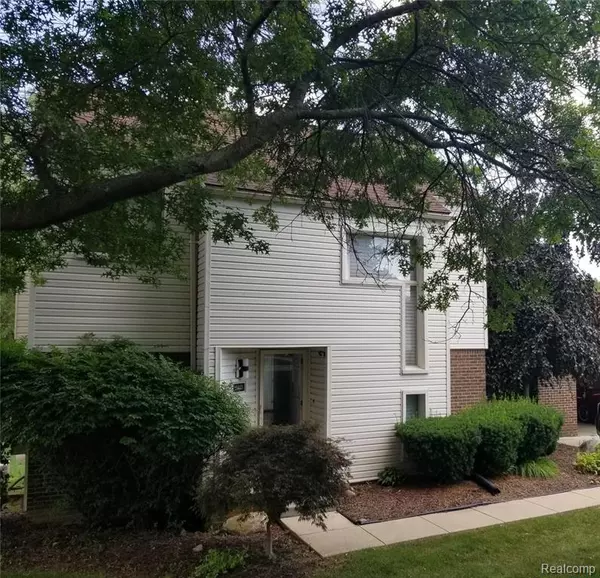 5321 Fairway Lane, West Bloomfield, MI 48323